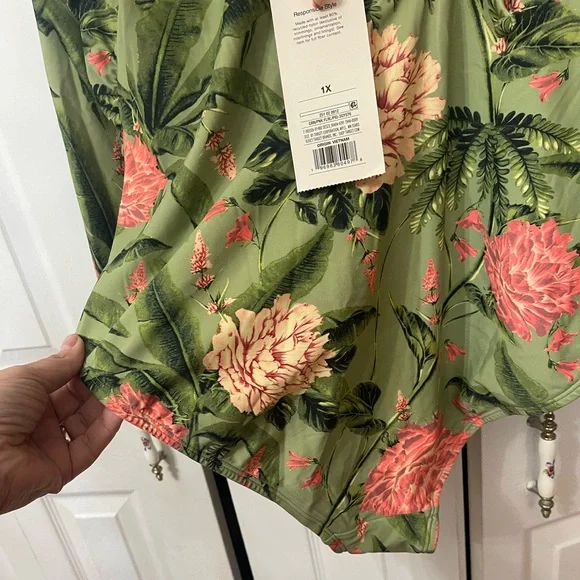 Nwt Women's 1X Peony Print Long Sleeve One Piece Swimsuit body suit Aguabendita - Picture 5 of 6